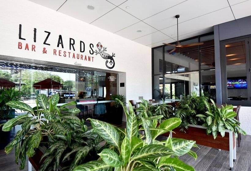 H On Mitchell Apartment