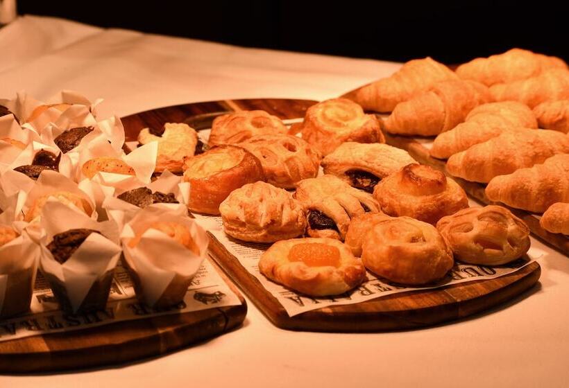 H On Mitchell Apartment