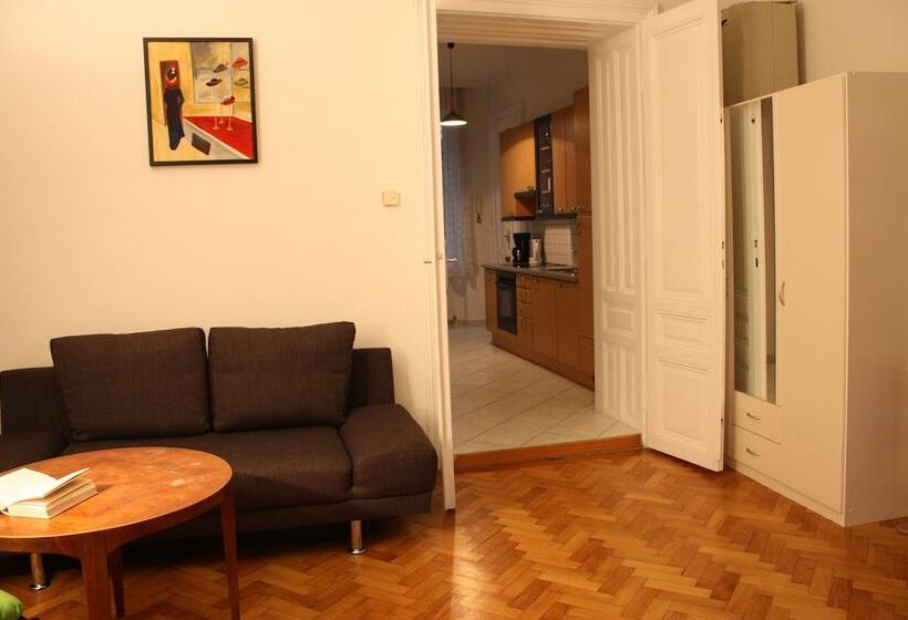 Homelike City Apartment