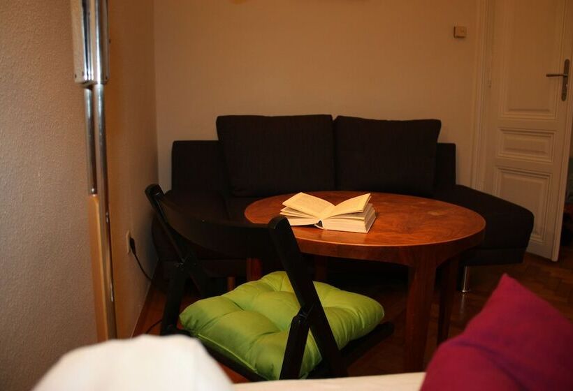 Homelike City Apartment