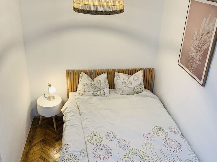 Homelike City Apartment