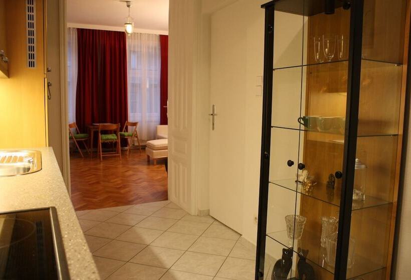 Homelike City Apartment