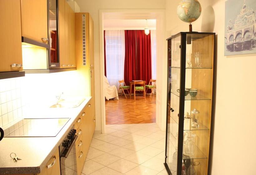 Homelike City Apartment