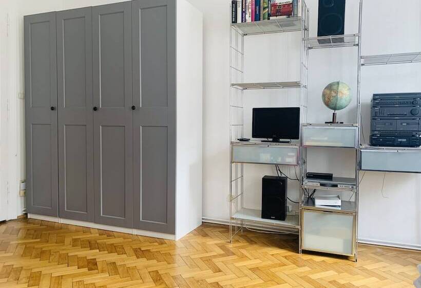 Homelike City Apartment