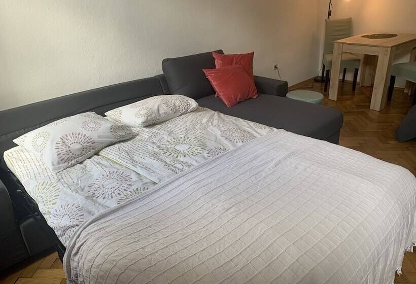 Homelike City Apartment