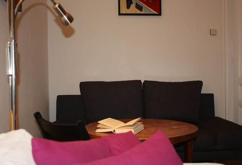 Homelike City Apartment