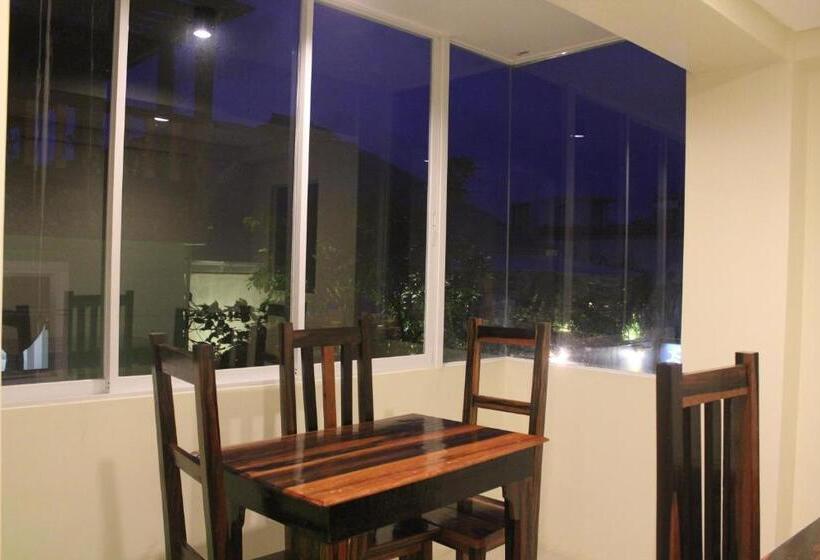 هتل Aqua Travel Lodge