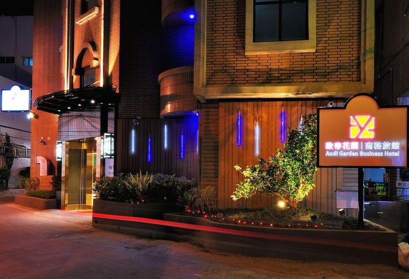 هتل Audi Garden Business