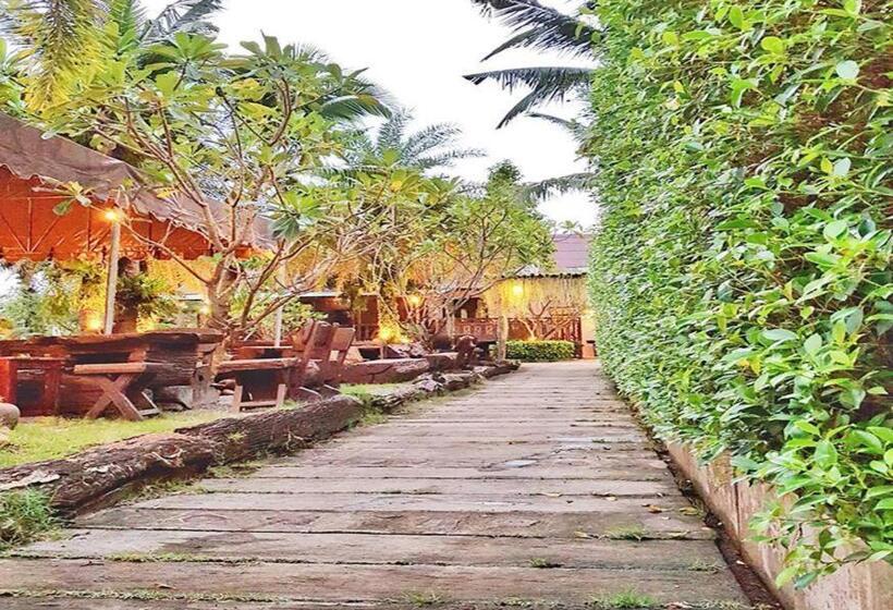 فندق Baan Baitan Resort