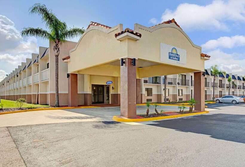 בית מלון כפרי Days Inn & Suites By Wyndham Tampa   Ybor City