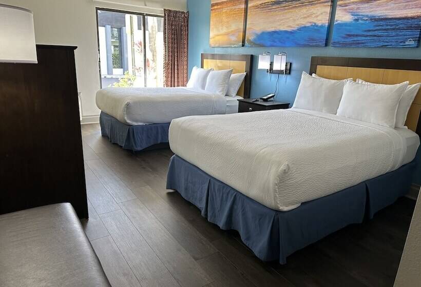 בית מלון כפרי Days Inn & Suites By Wyndham Tampa   Ybor City