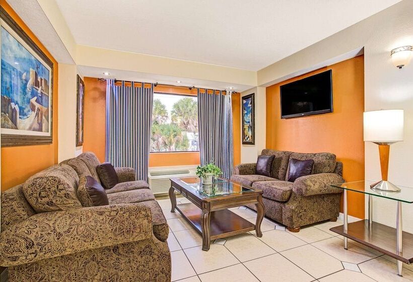 בית מלון כפרי Days Inn & Suites By Wyndham Tampa   Ybor City