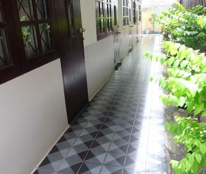 فندق Grandparent's Home