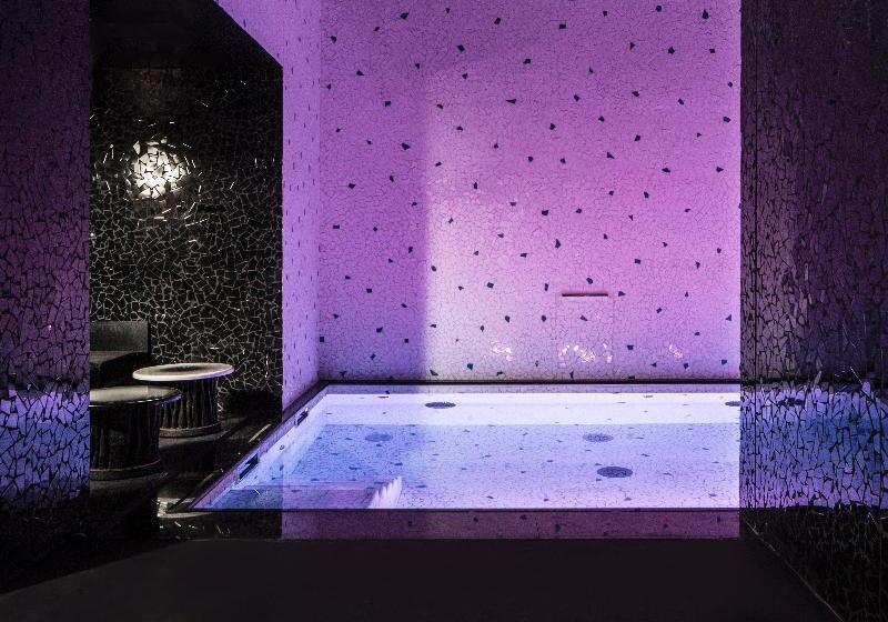 ホテル Les Bains Paris