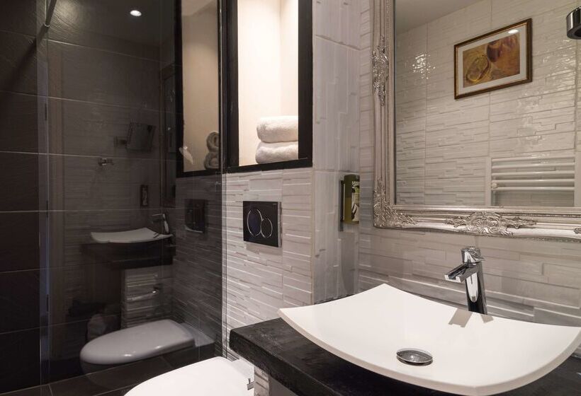 Отель Mas Des Romarins, The Originals Relais