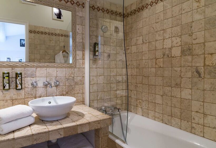 Отель Mas Des Romarins, The Originals Relais