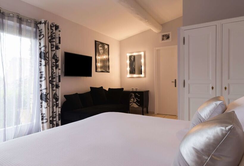 Отель Mas Des Romarins, The Originals Relais