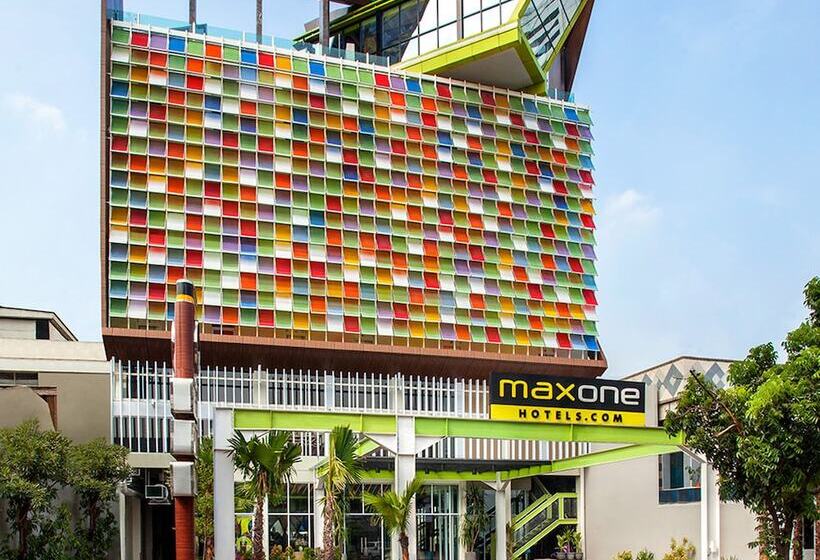 Maxonehotels At Tidar Surabaya