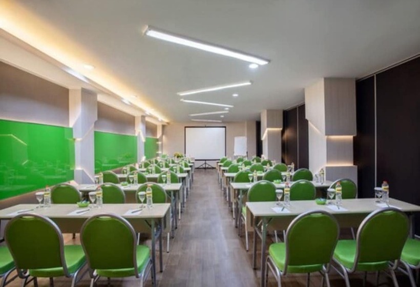 Maxonehotels At Tidar Surabaya