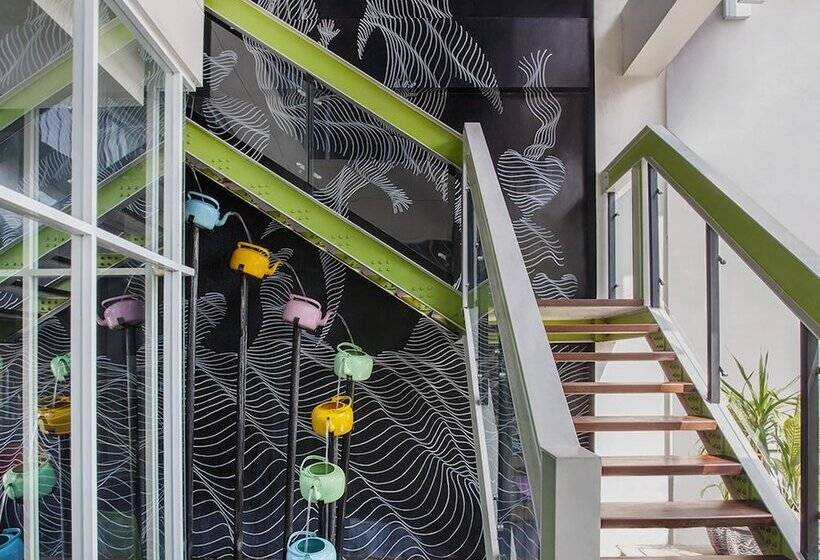 Maxonehotels At Tidar Surabaya