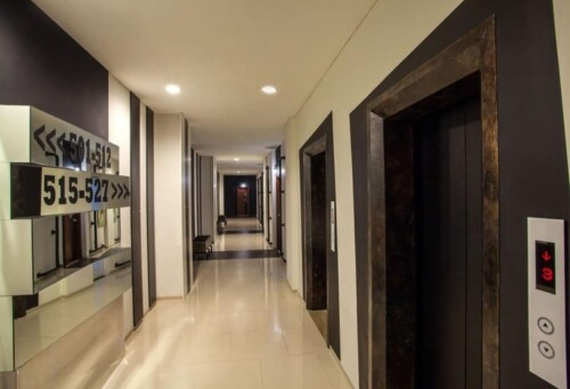 Maxonehotels At Tidar Surabaya