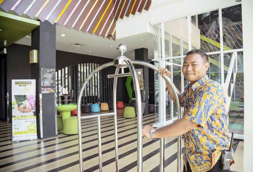 Maxonehotels At Tidar Surabaya