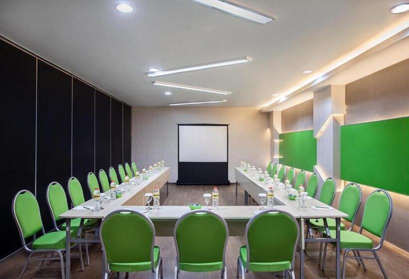 Maxonehotels At Tidar Surabaya