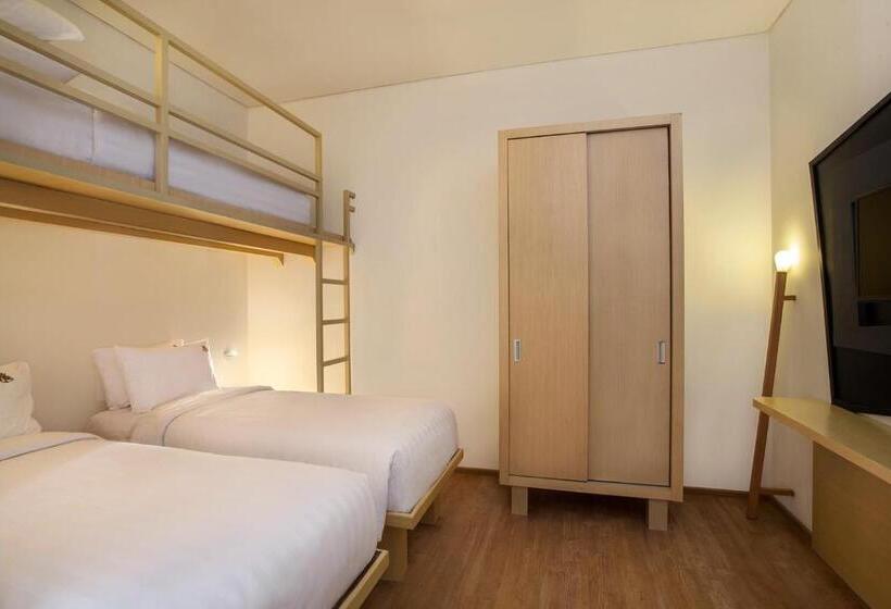 Maxonehotels At Tidar Surabaya