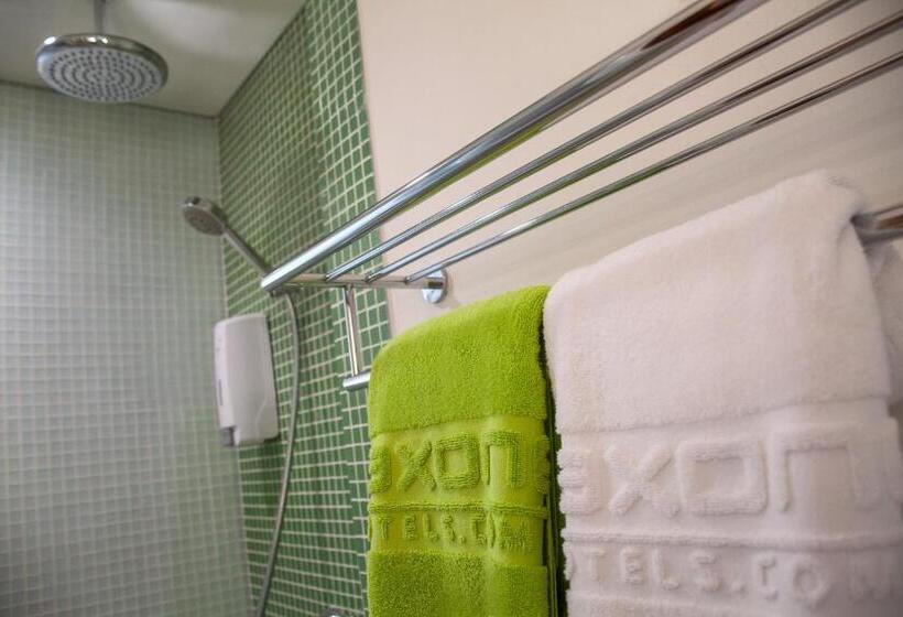 Maxonehotels At Tidar Surabaya