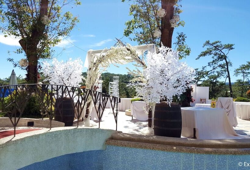 هتل Newtown Plaza