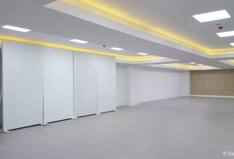 هتل Newtown Plaza