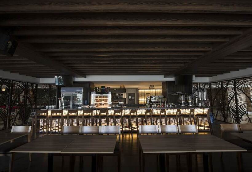 هتل Newtown Plaza