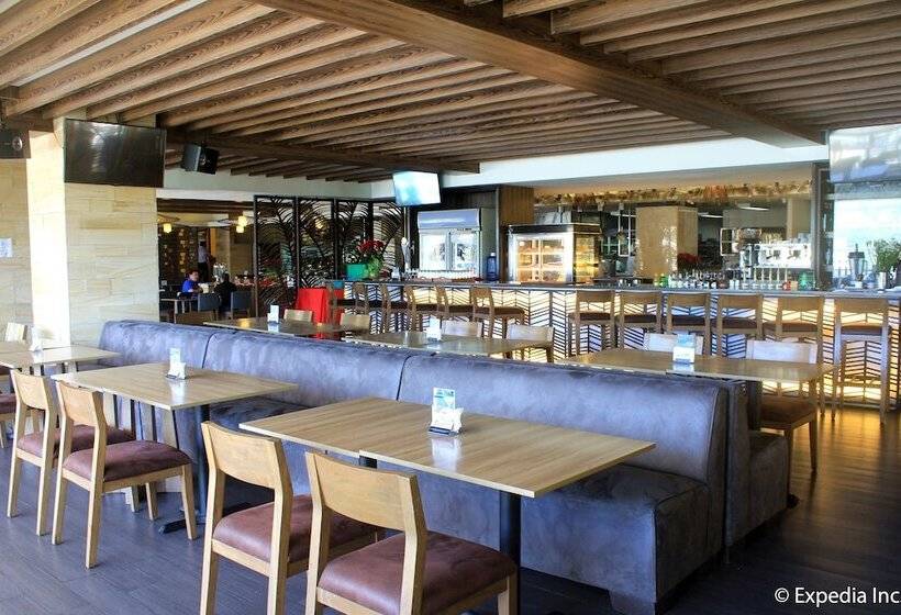 هتل Newtown Plaza