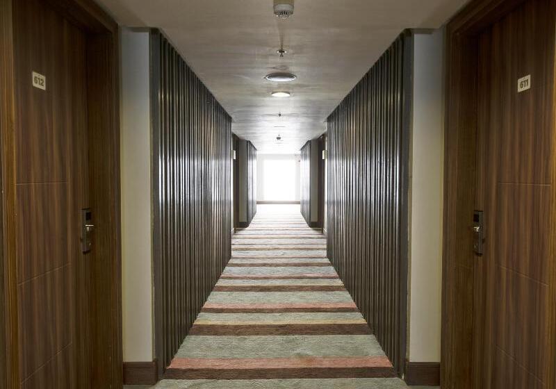 هتل Newtown Plaza