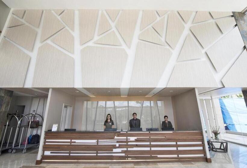 هتل Newtown Plaza