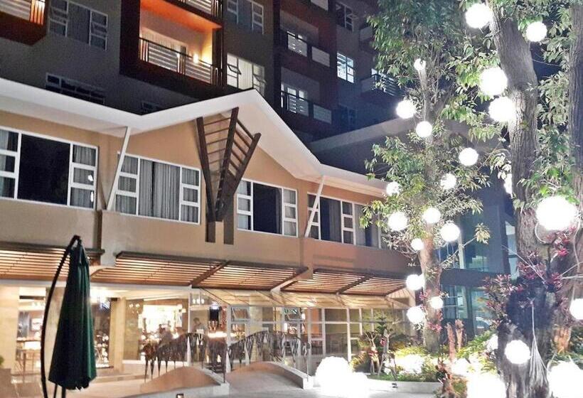 هتل Newtown Plaza