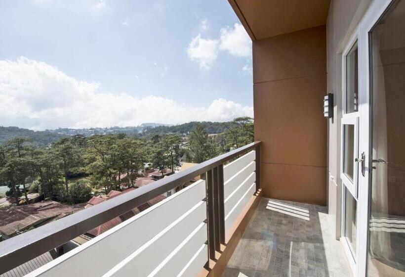 هتل Newtown Plaza