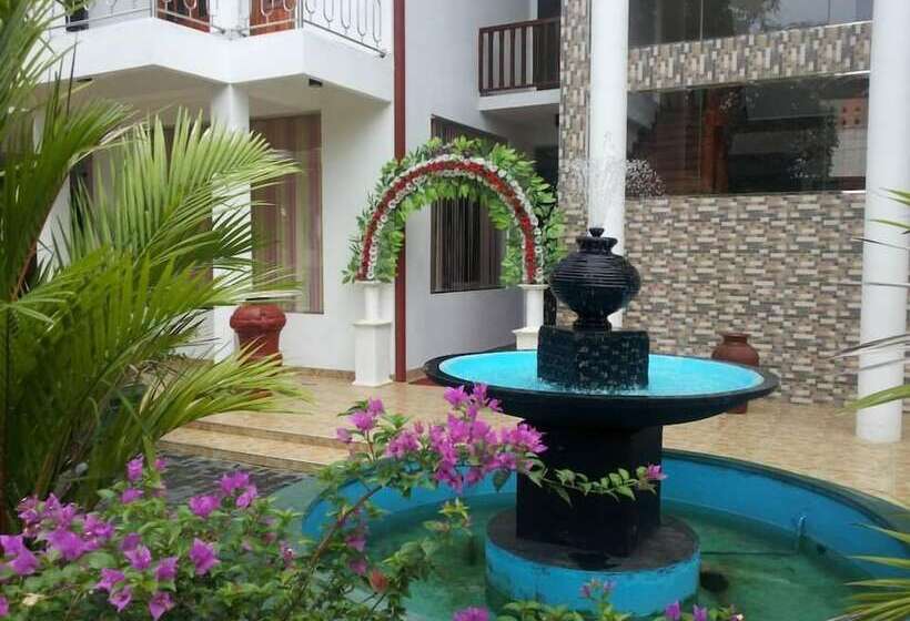 فندق Papaa Palace