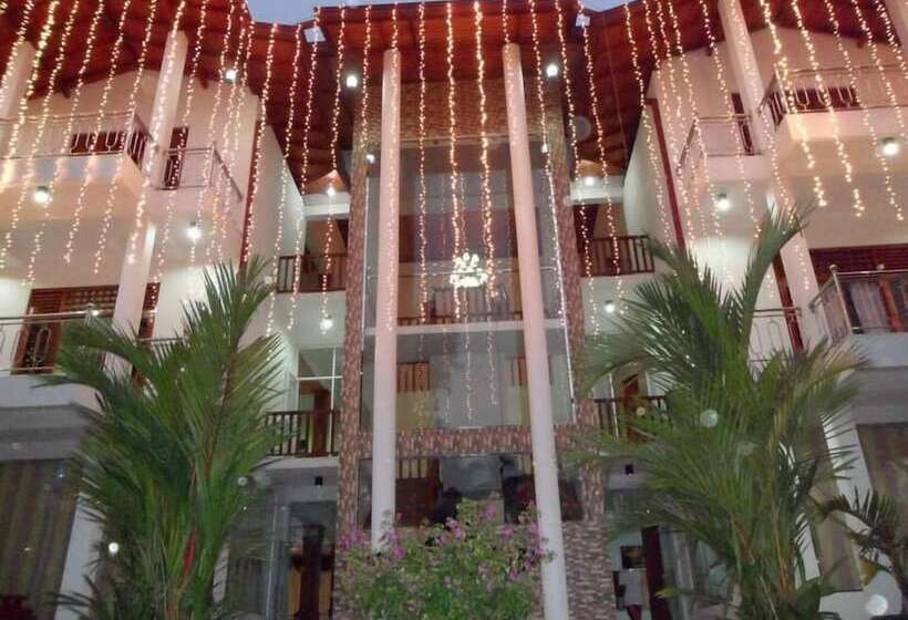 فندق Papaa Palace