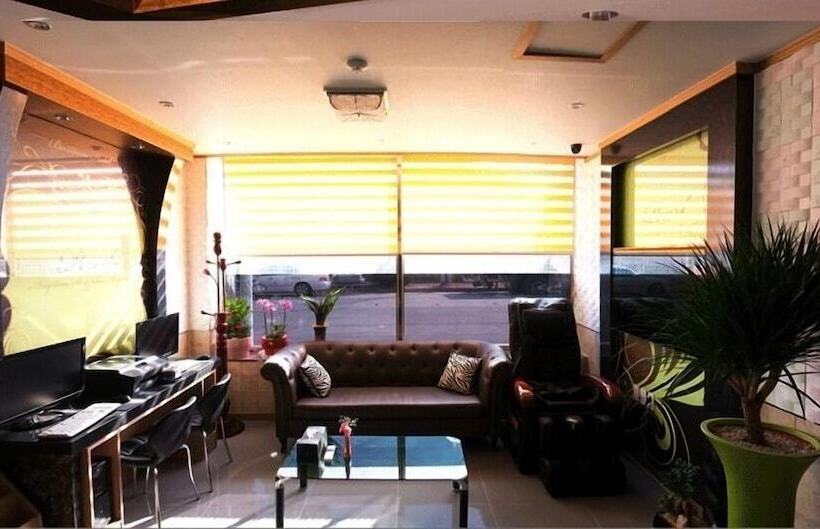 Отель The 7 Business