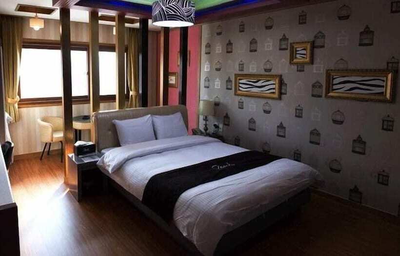 בית מלון כפרי The 7 Business