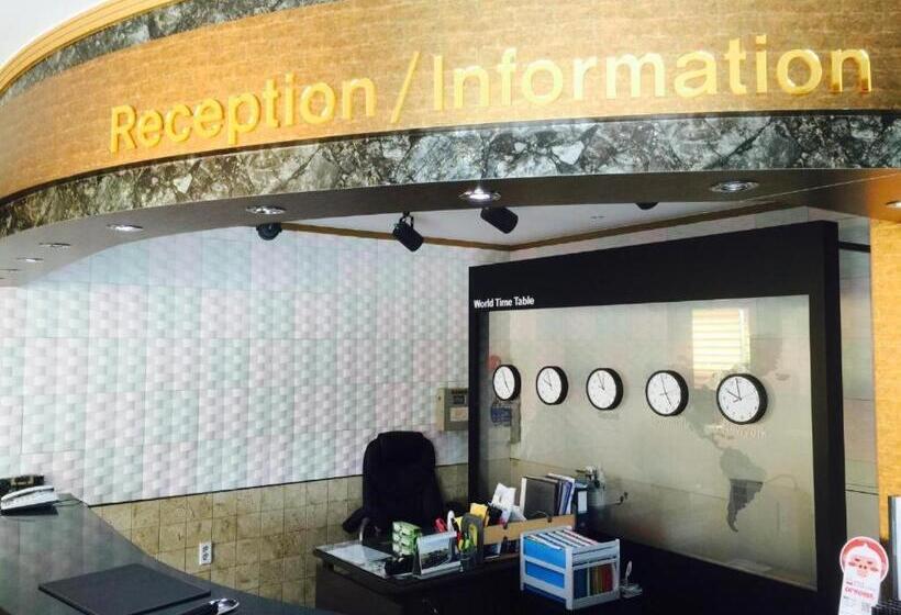 בית מלון כפרי The 7 Business