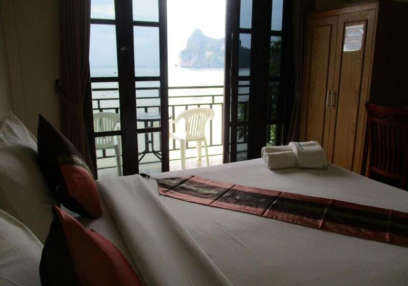 Отель Phi Phi Green House & Sunsky Hostel