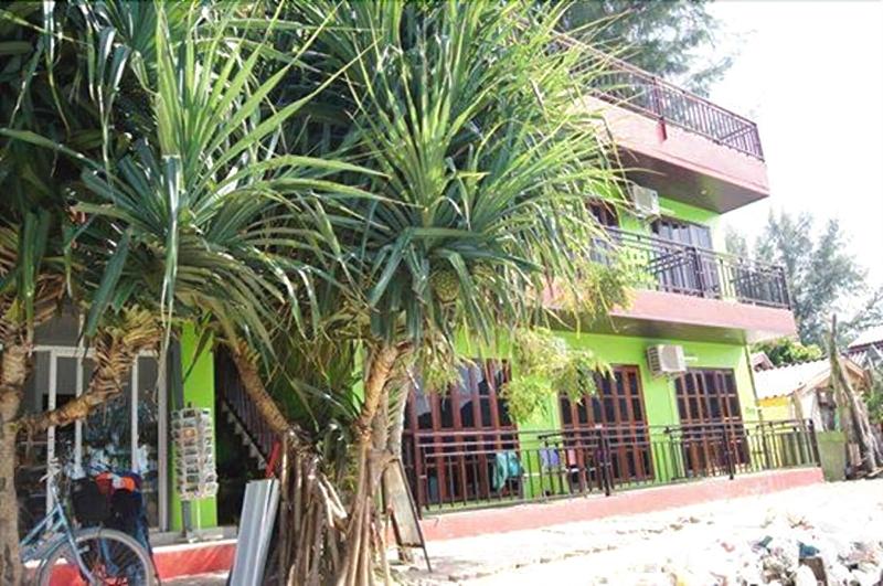 Отель Phi Phi Green House & Sunsky Hostel