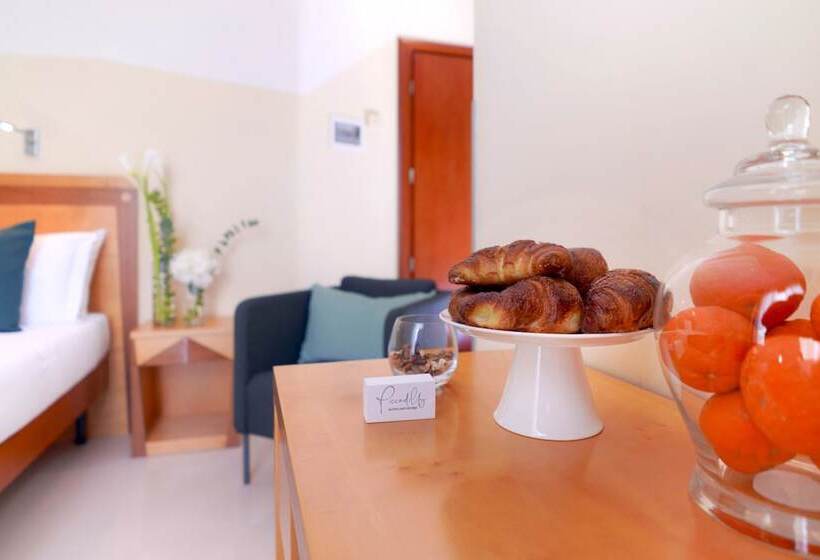 هتل Piccadilly Rooms Restaurant And Beach