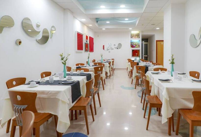 هتل Piccadilly Rooms Restaurant And Beach