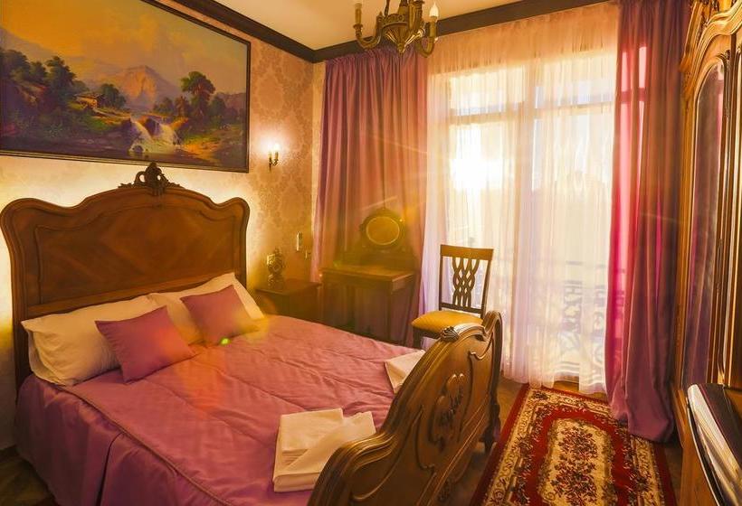 Arthotel Poruchik Rzhevsky