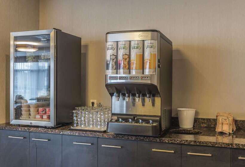 Отель Quality Inn Sept Iles