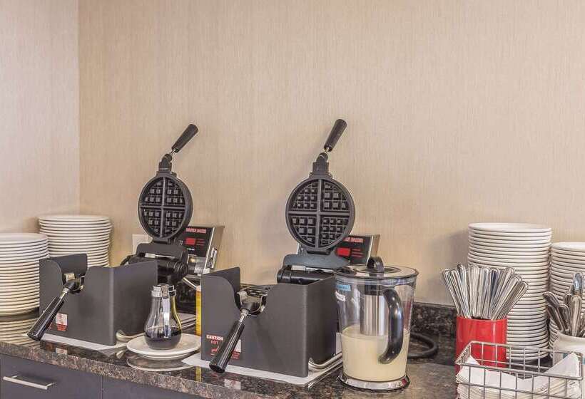 Отель Quality Inn Sept Iles