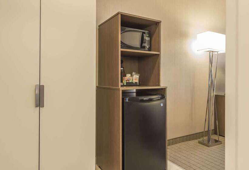 Отель Quality Inn Sept Iles